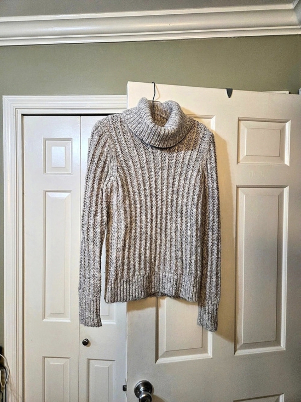 Banana Republic Marled Cowl Neck Sweater in Gray & White Size Medium